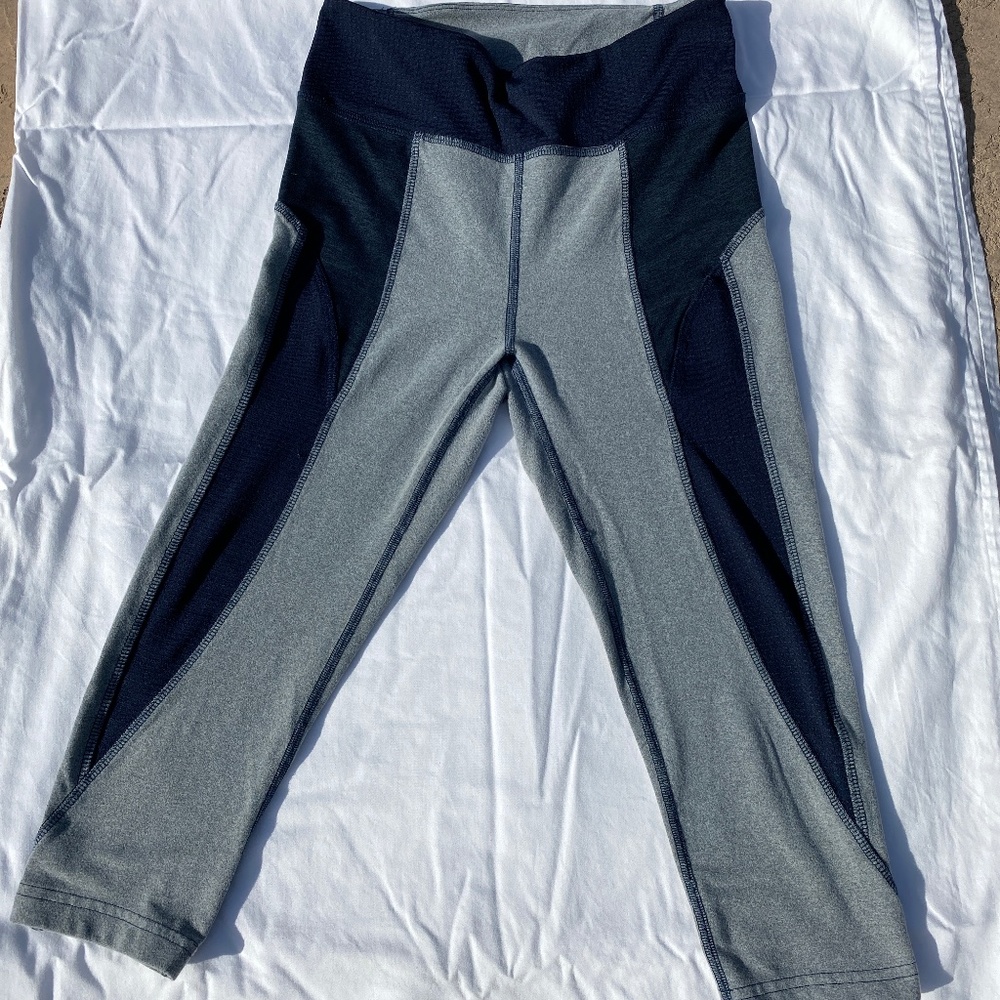 Hard Tail capri leggings